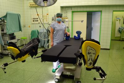 Nový operační stůl v Jesenické nemocnici výrazně pomáhá lékařům při zákrocích