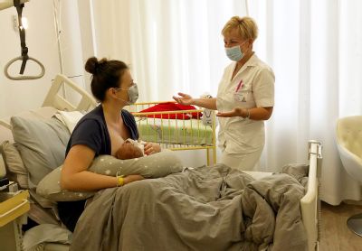 Maminky mohou být se svým miminkem z Nemocnice AGEL Jeseník doma již pár hodin po porodu