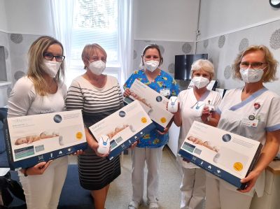 Deset nových monitorů dechu bude střežit dech miminek v Nemocnici AGEL Jeseník
